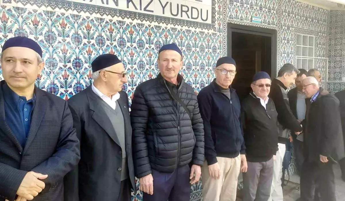Hisarcık'ta 20 kişilik umre kafilesi dualarla uğurlandı