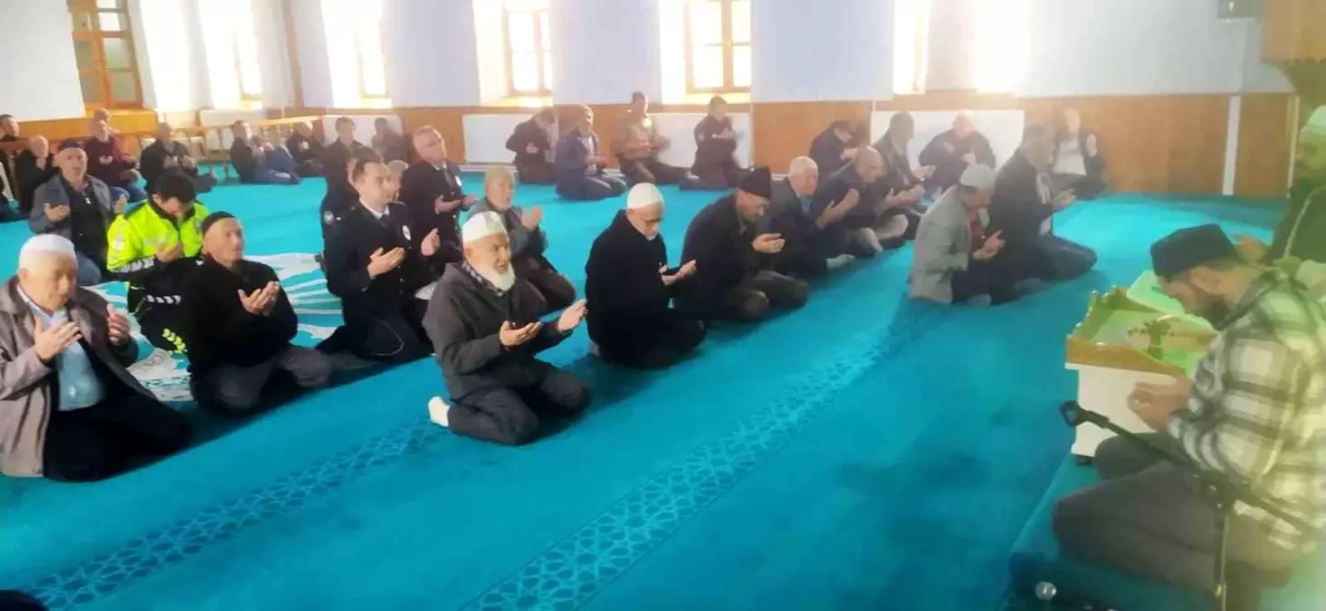 Hisarcık'ta şehit polis ve askerler için mevlit okutuldu