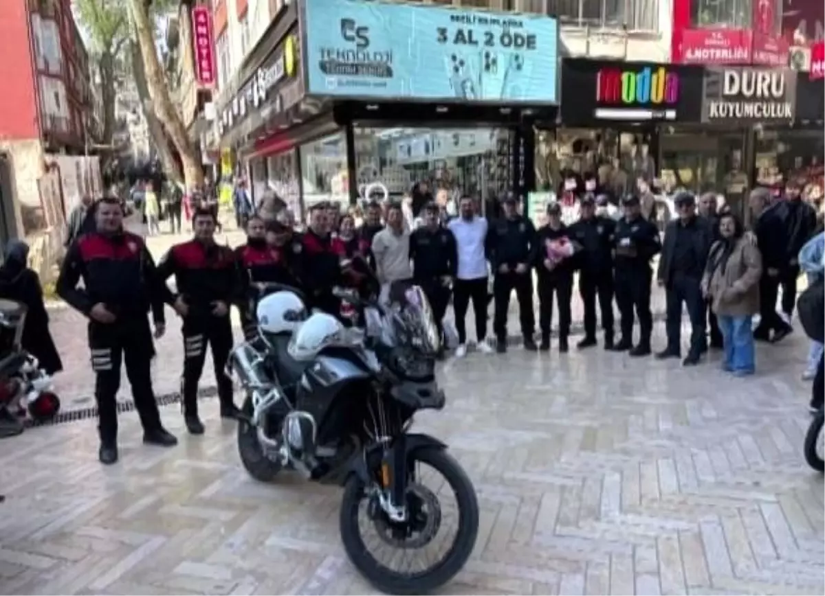 Kocaeli'de Polis Ekiplerine Sürpriz Kutlama