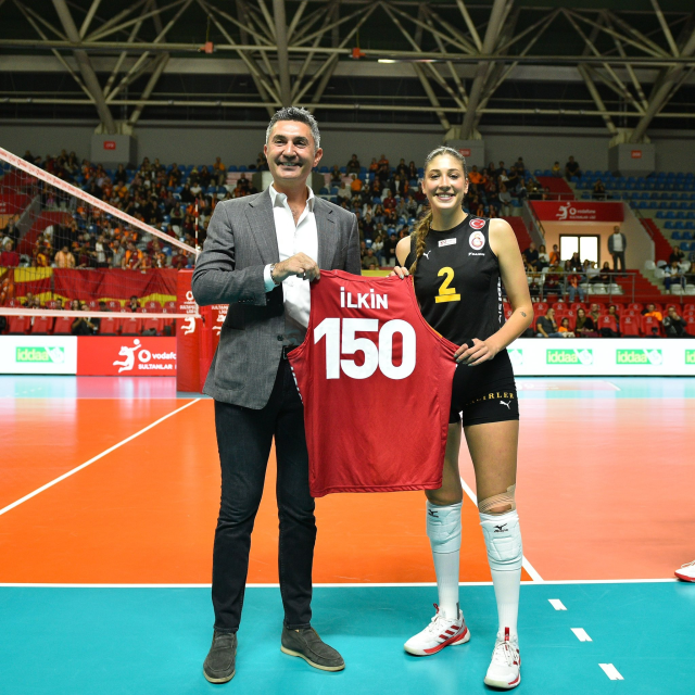 Maç öncesi açılan pankartı tutmayan voleybolcu sessizliğini bozdu Maç öncesi açılan pankartı tutmayan voleybolcu sessizliğini bozdu