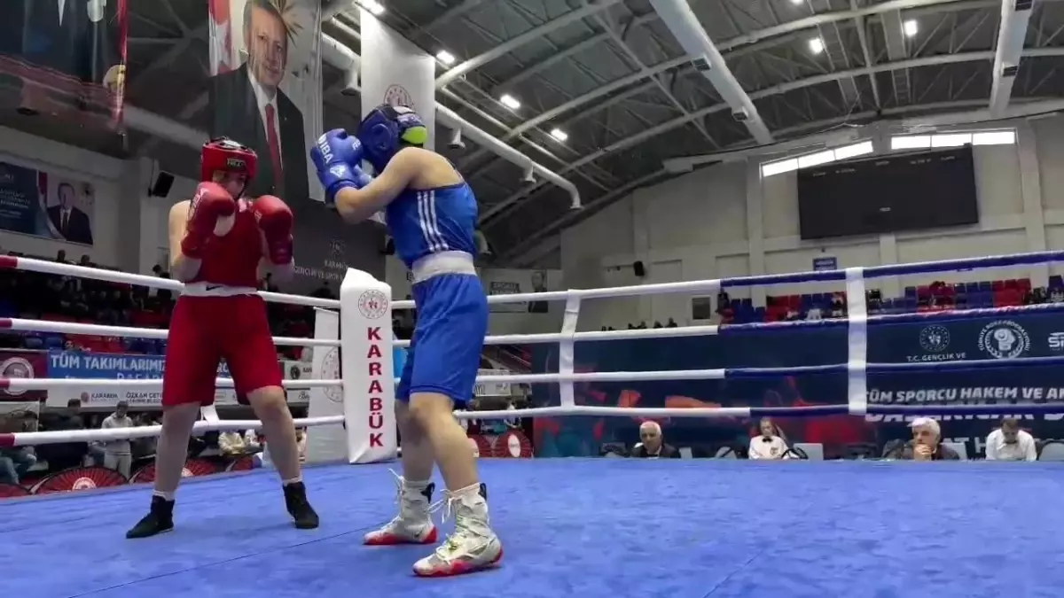 Karabük'te Gençler Boks Türkiye Şampiyonası Yarı Finalleri Sona Erdi