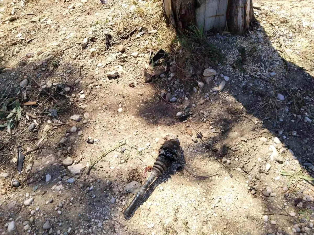 Mersin'de Ters Dönerek Kazadan Kurtulan Sürücü Yara Almadan Çıktı