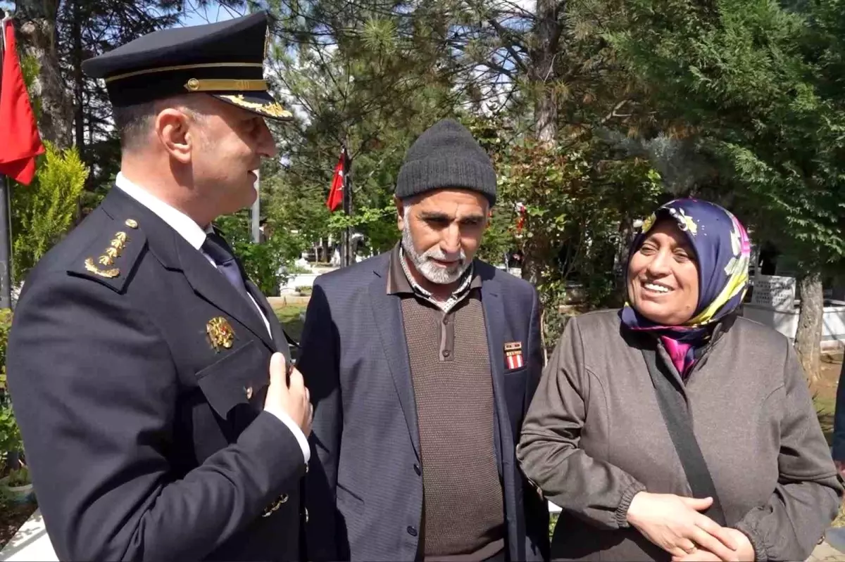 PMYO öğrencileri, şehit annesine oğlunu hatırlattı: 'Oğlumu görmüş gibi oldum, kokusunu aldım'