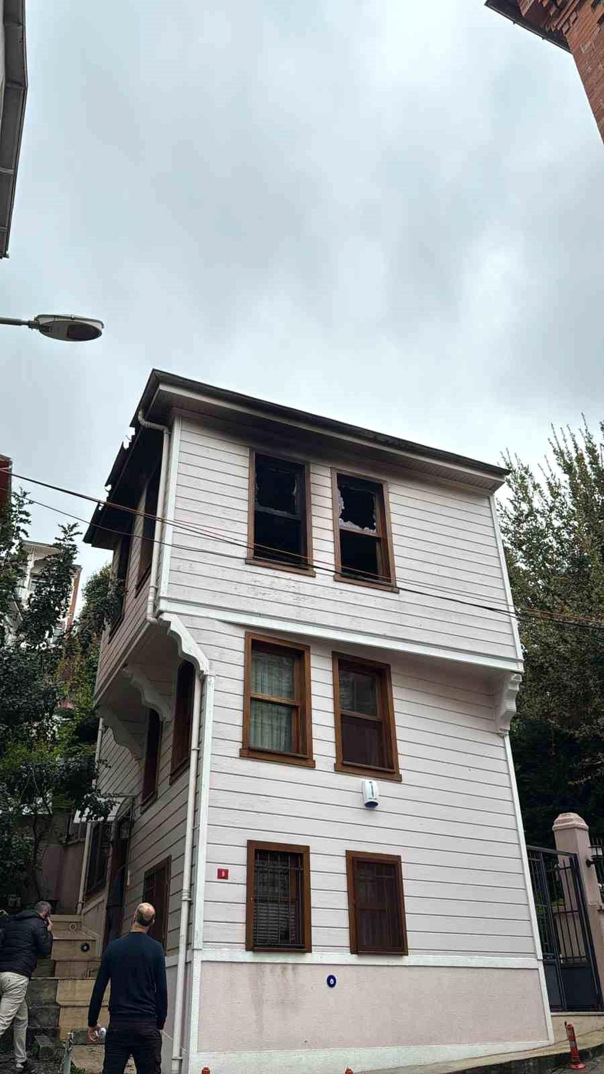 Sarıyer'deki Ahşap Binada Yangın Paniği