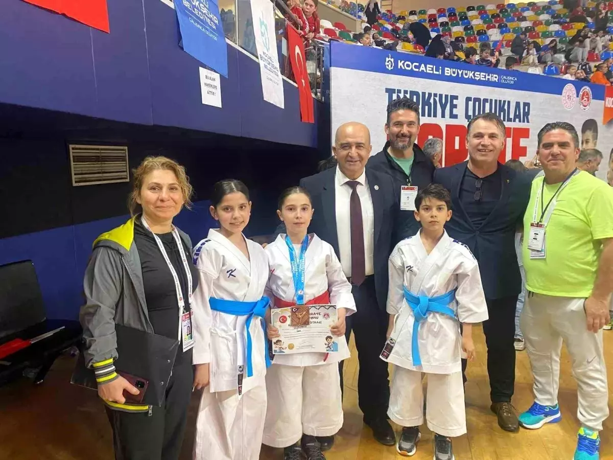 Gülşen Görecek Türkiye Karate Şampiyonası'nda Üçüncü Oldu