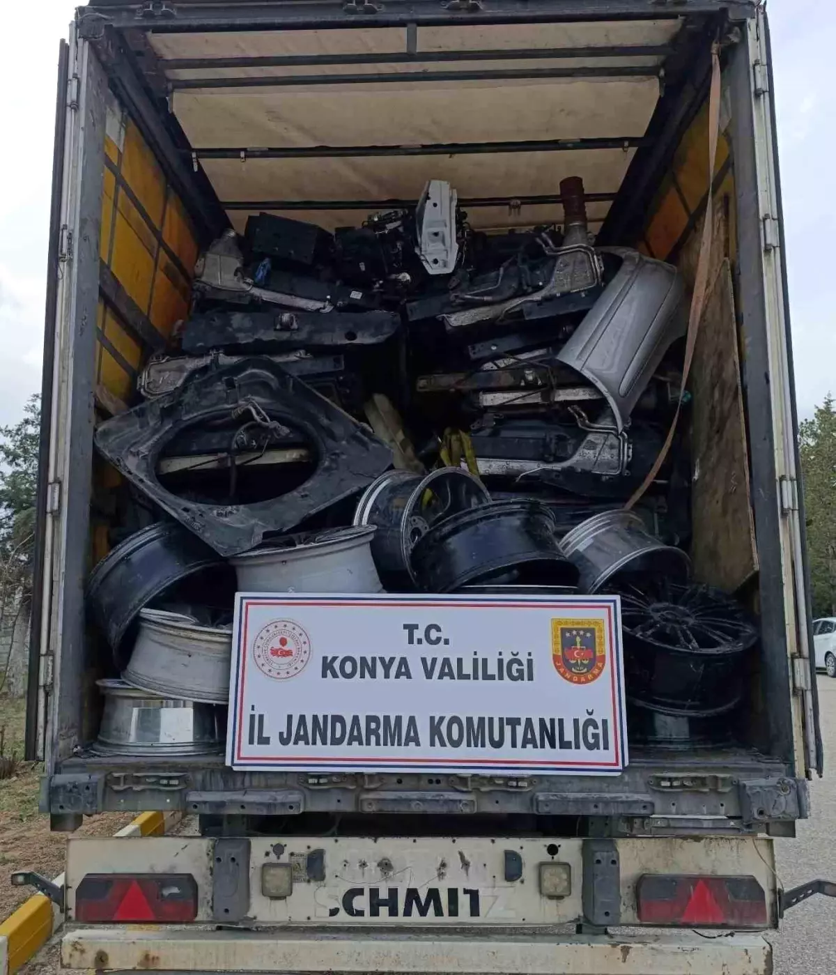 Konya'da Gümrük Kaçağı Otomotiv Parçaları Ele Geçirildi