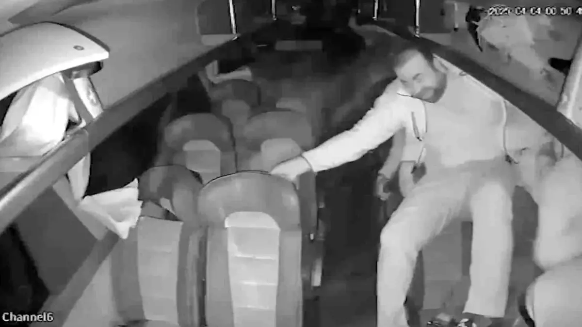 Çankırı'da İşçileri Taşıyan Otobüs Devrildi, Kazanın Güvenlik Görüntüleri Ortaya Çıktı