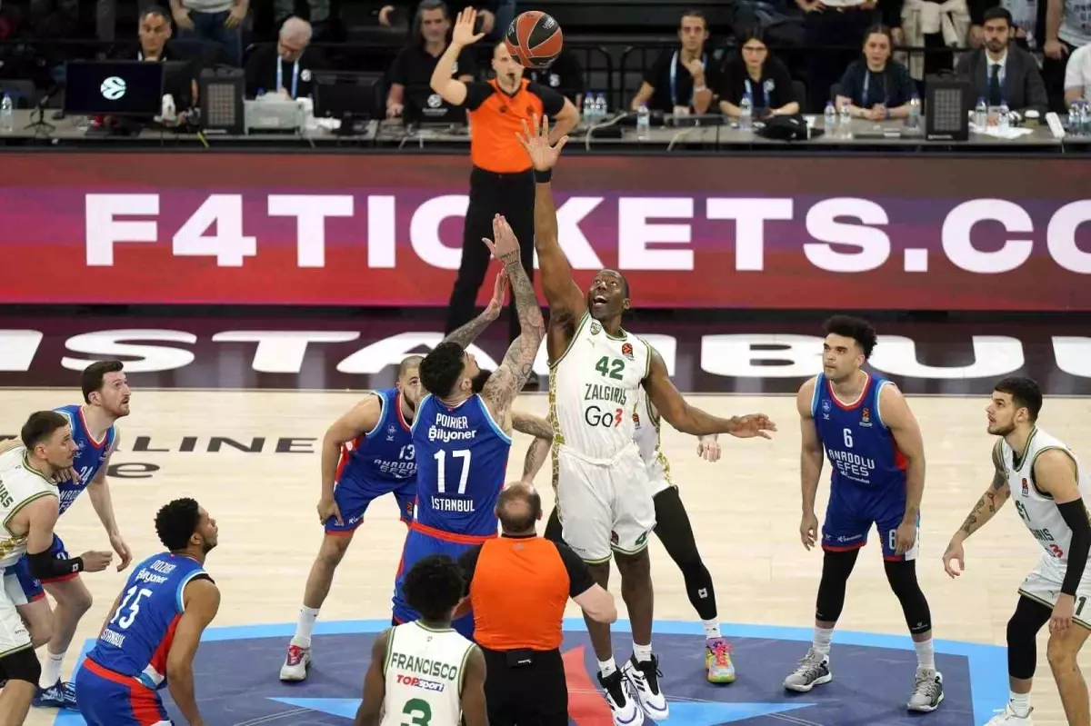 A. Efes, Zalgiris Kaunas'ı Yenerek Play-Off'a Yükseldi