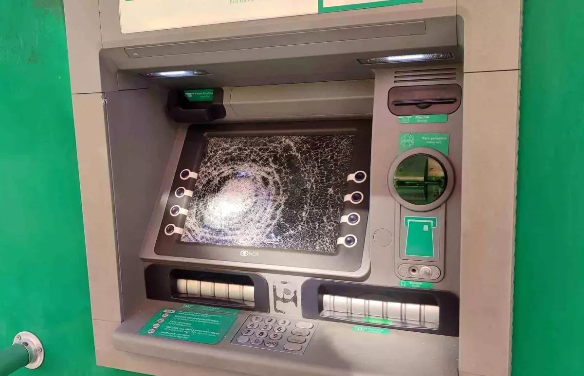 Alanya'da ATM'lere Camlı Saldırı
