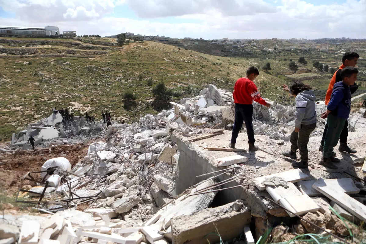 İsrail Güçleri Batı Şeria'da Filistinlilere Ait 3 Evi Yıktı
