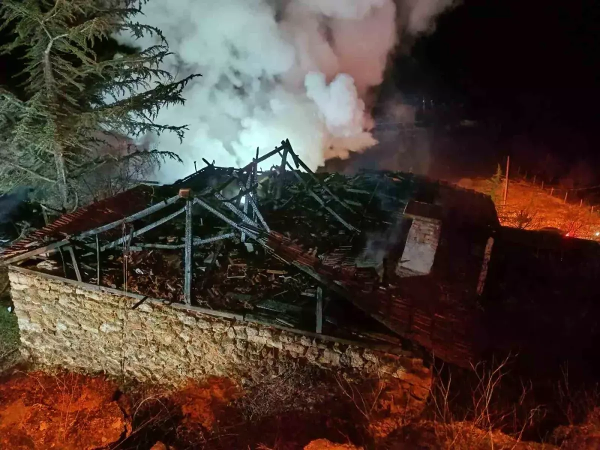 Kızılcahamam'da Yangın: Bir Ev Kullanılamaz Hale Geldi
