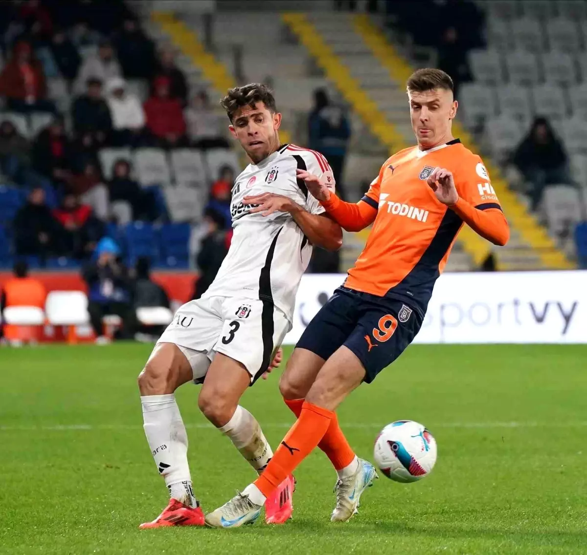 Beşiktaş ve Başakşehir Süper Lig'de 22. Randevuya Hazırlanıyor