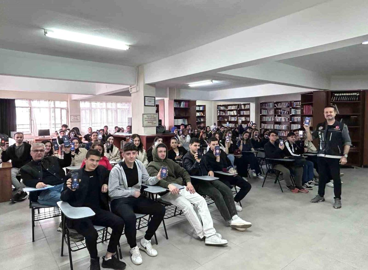 Bursa'da Uyuşturucu ile Mücadele Eğitimi: 5 Bin Kişiye Farkındalık