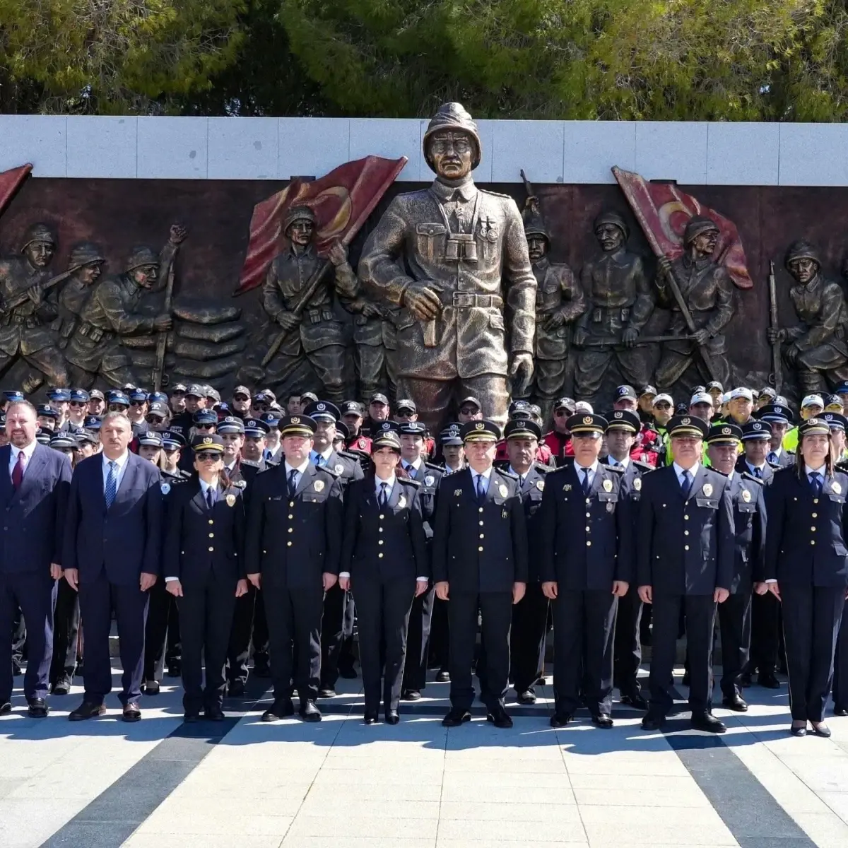 Çanakkale'de Polis Haftası sebebiyle Şehitler Abidesi ziyaret edildi