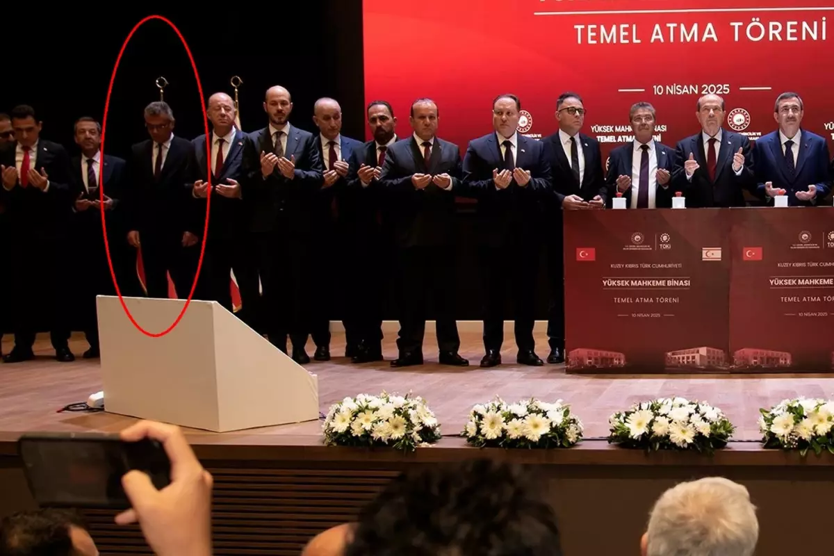 Cevdet Yılmaz'ın katıldığı törende duaya el kaldırmadı