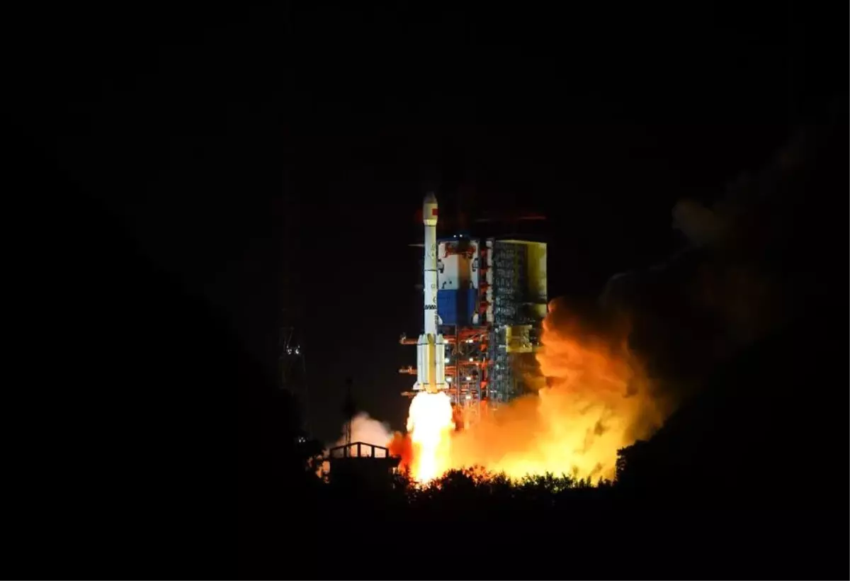 Çin, Yeni İletişim Teknolojisi Test Uyduğunu Uzaya Gönderdi