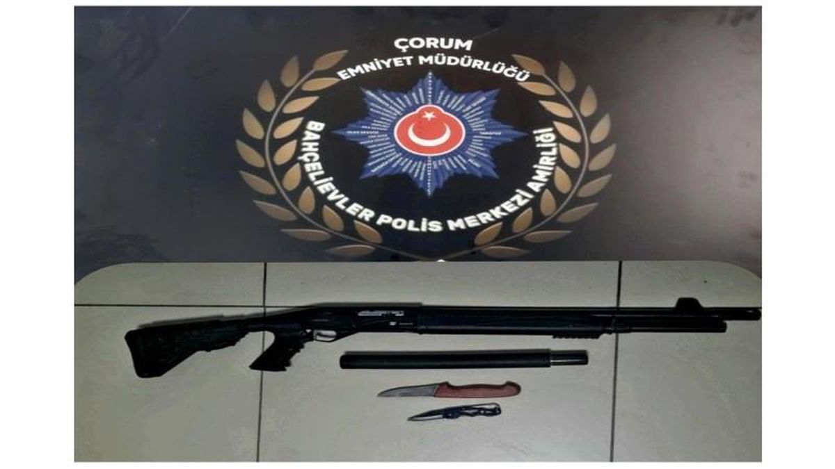 Çorum'da 5 Aranan Şahıs Yakalandı, Çok Sayıda Uyuşturucu ve Silah Ele Geçirildi