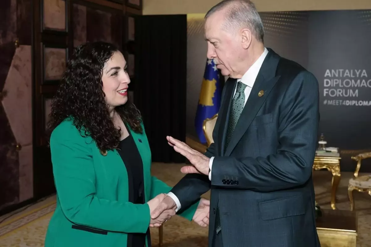 Cumhurbaşkanı Erdoğan'dan Kosovalı mevkidaşına tatlı sert fırça: Bir öğreniyorsun, bir unutuyorsun