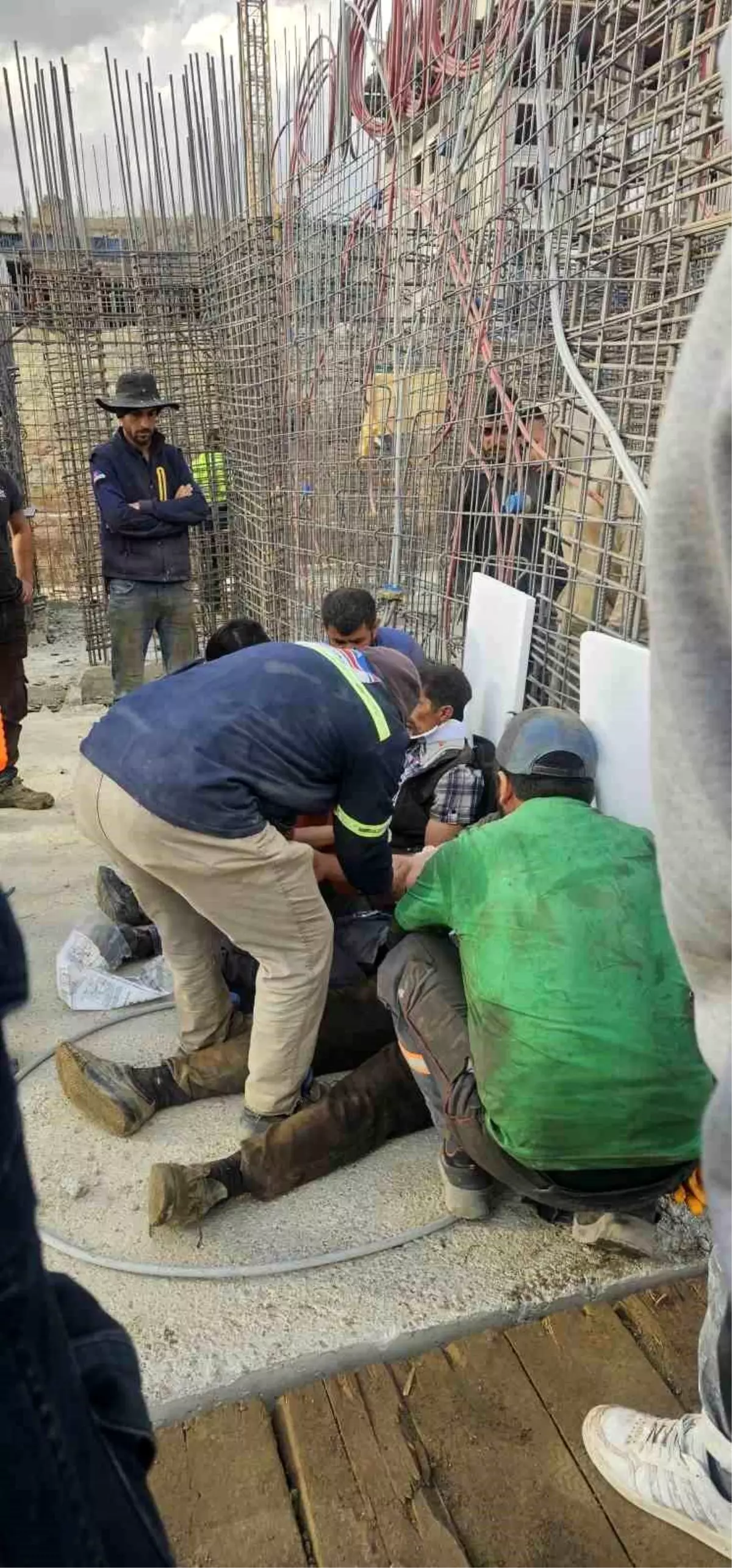 Hatay'da Şantiyede Vinç Halatı Koptu: 3 İşçi Yaralandı