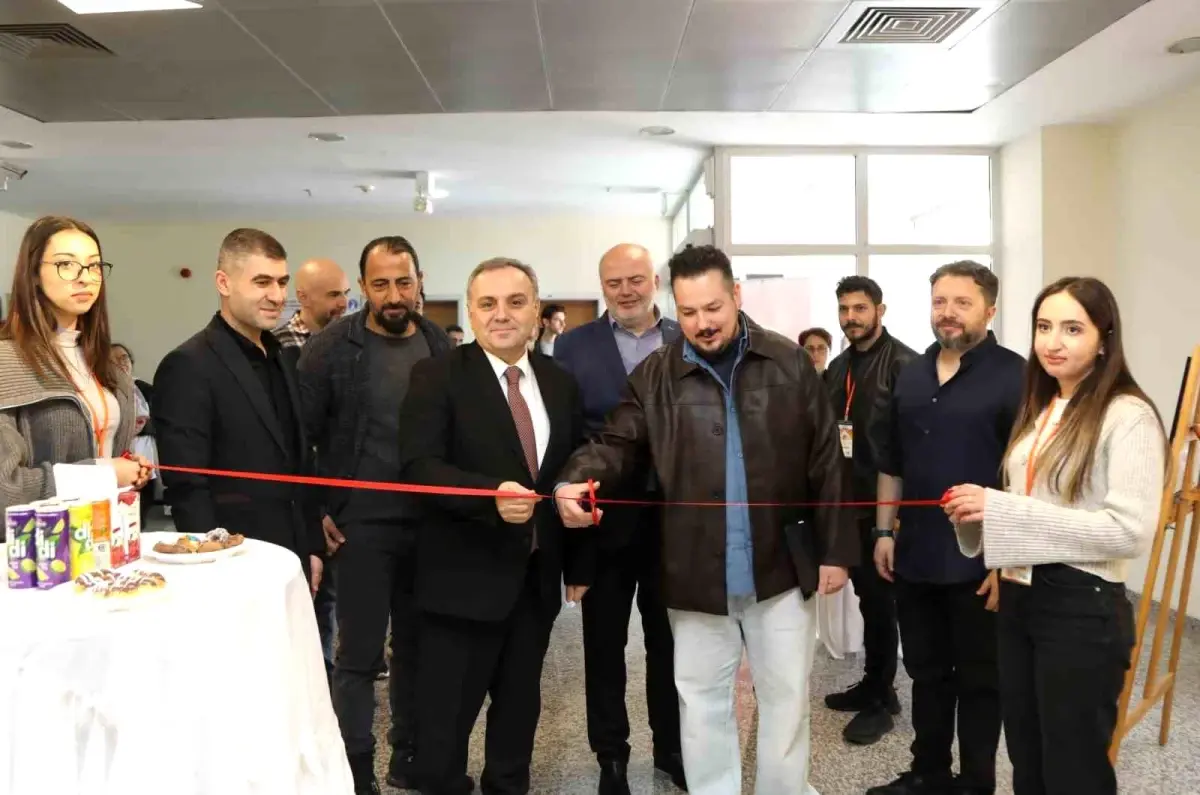 İletişim Zirvesi 2025: Fotoğraf Sergisi ve Panel Düzenlendi
