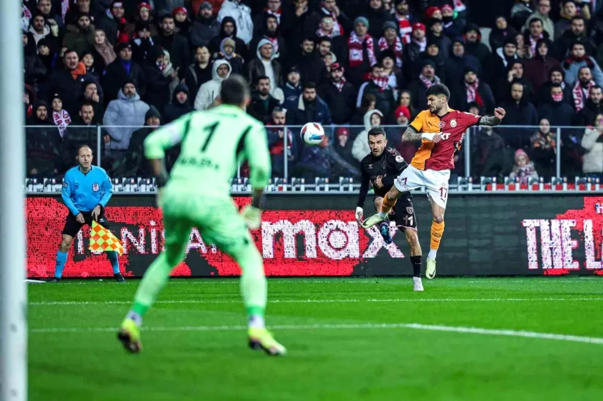 Galatasaray, Samsunspor'u 2-0 Geçerek Kalesini 10. Kez Gole Kapatmayı Başardı