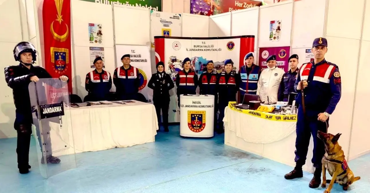 İnegöl Üniversite ve Meslek Tanıtım Fuarı'nda Jandarma Tanıtımı