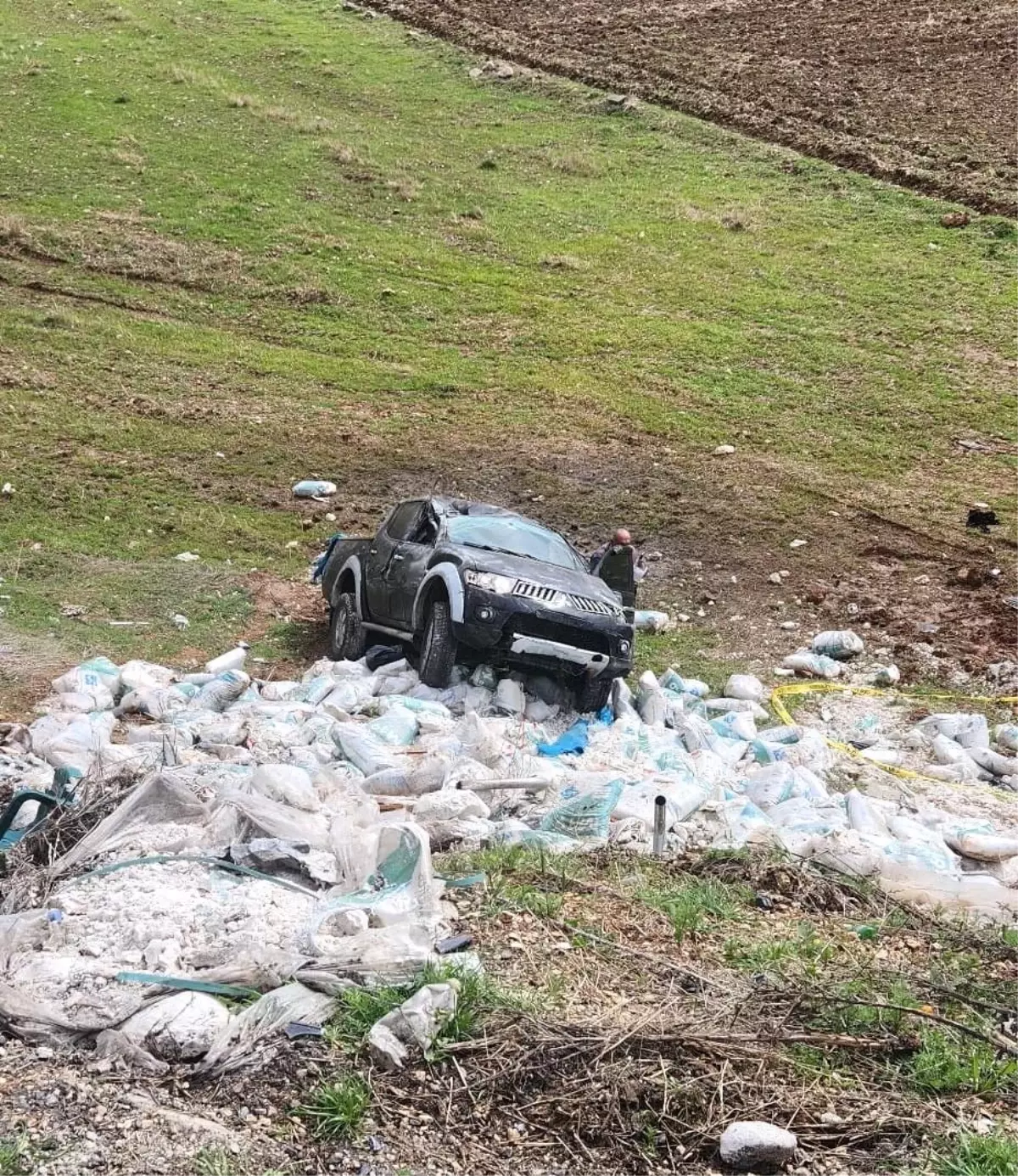 Adıyaman'da Kamyonet Şarampole Yuvarlandı: İki Yaralı