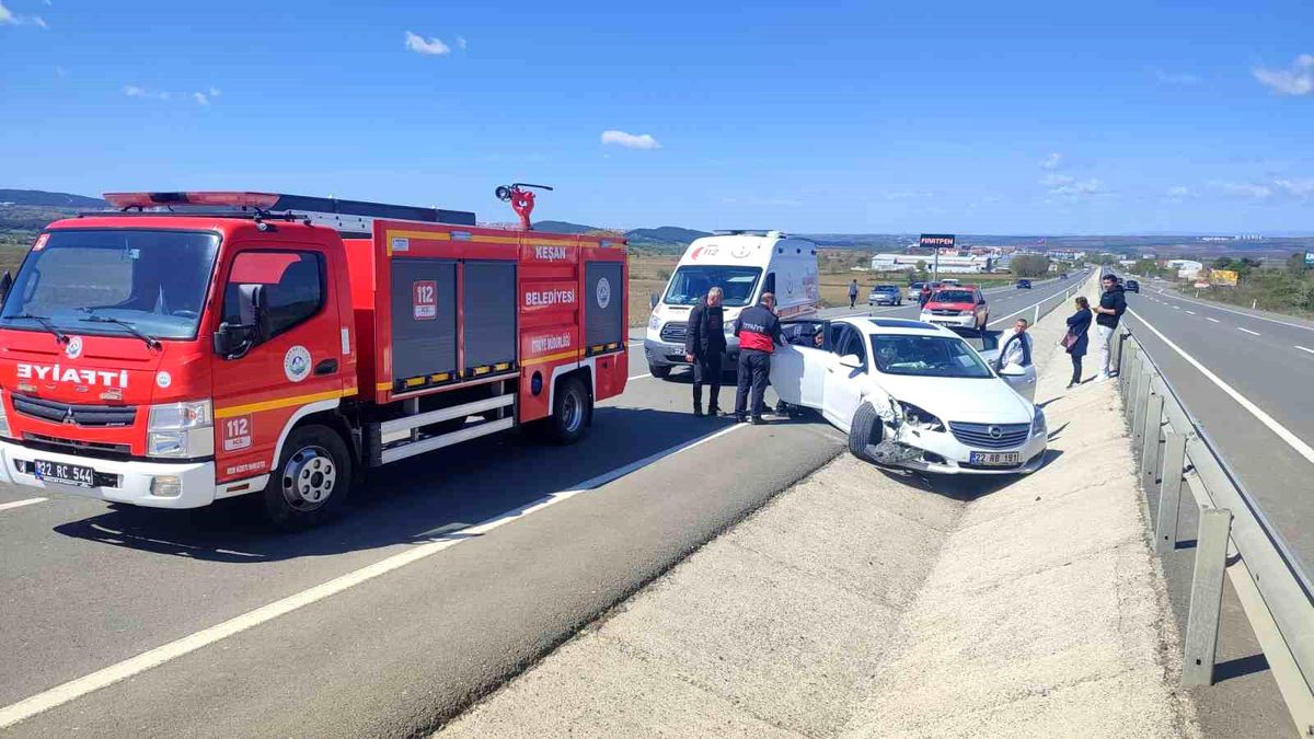 Edirne'de Otomobil Kazası: 5 Yaralı
