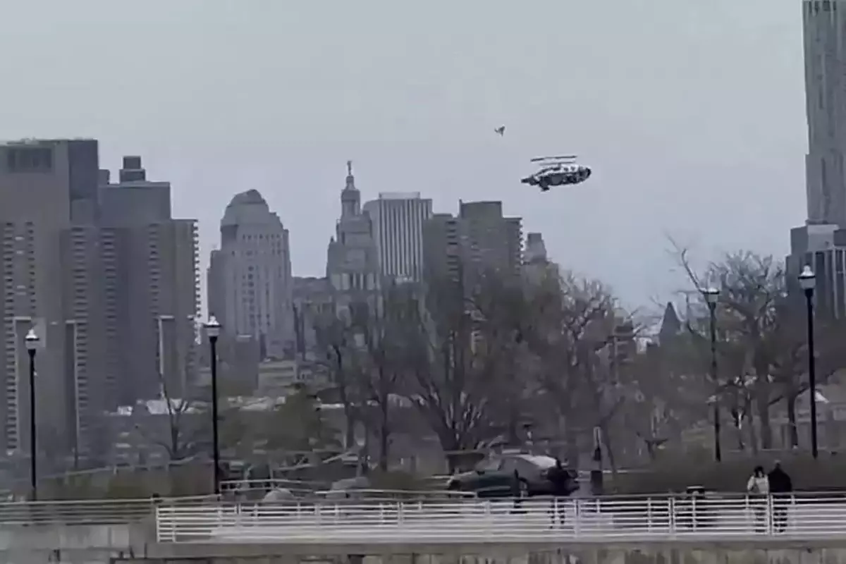 Nehre çakılan helikopter, altı kişilik aileye mezar oldu