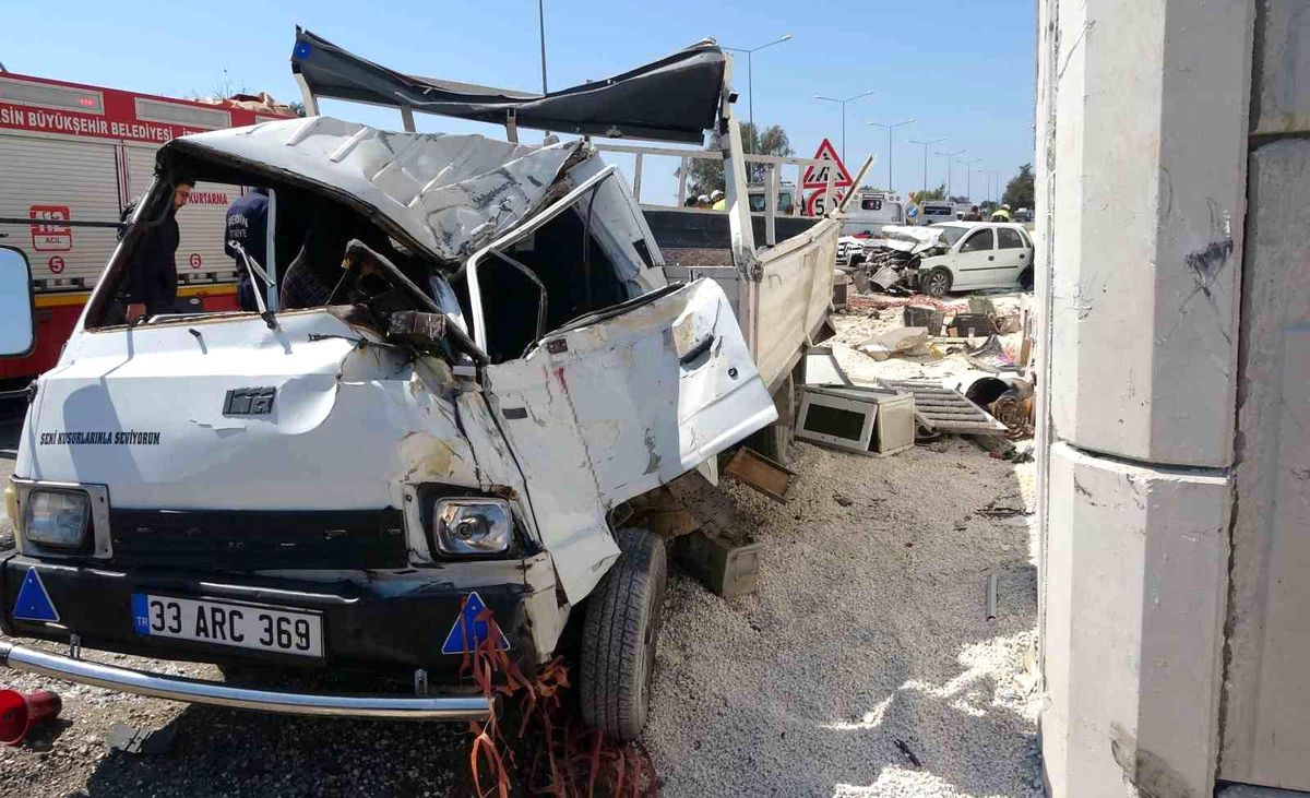 Mersin'de Feci Kaza: 1 Ölü, 4 Yaralı