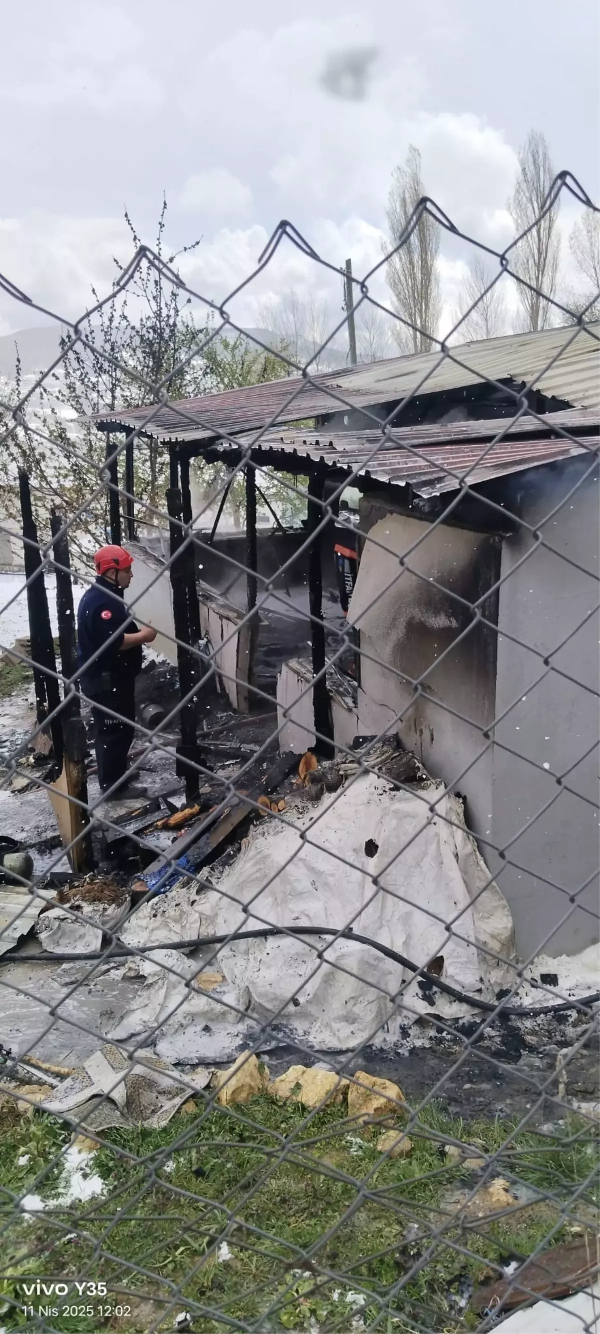 Prefabrik evde çıkan yangında 2 çocuk öldü