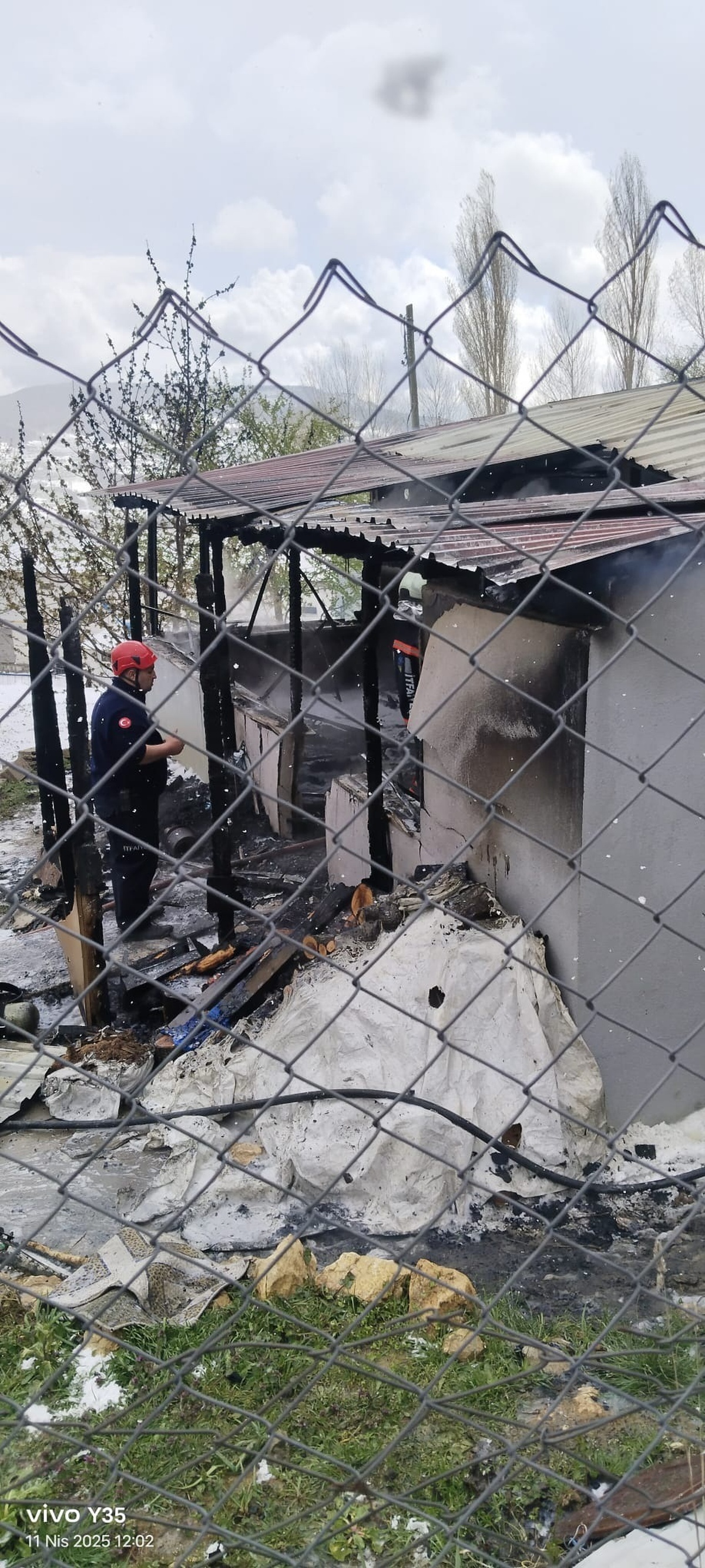 Prefabrik evde çıkan yangında 2 çocuk öldü