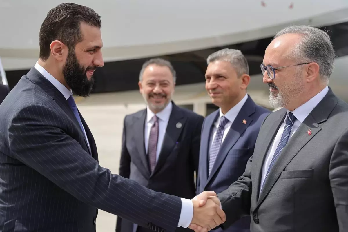 Şara bir kez daha Türkiye'de! Çantasında 2 kritik başlık var