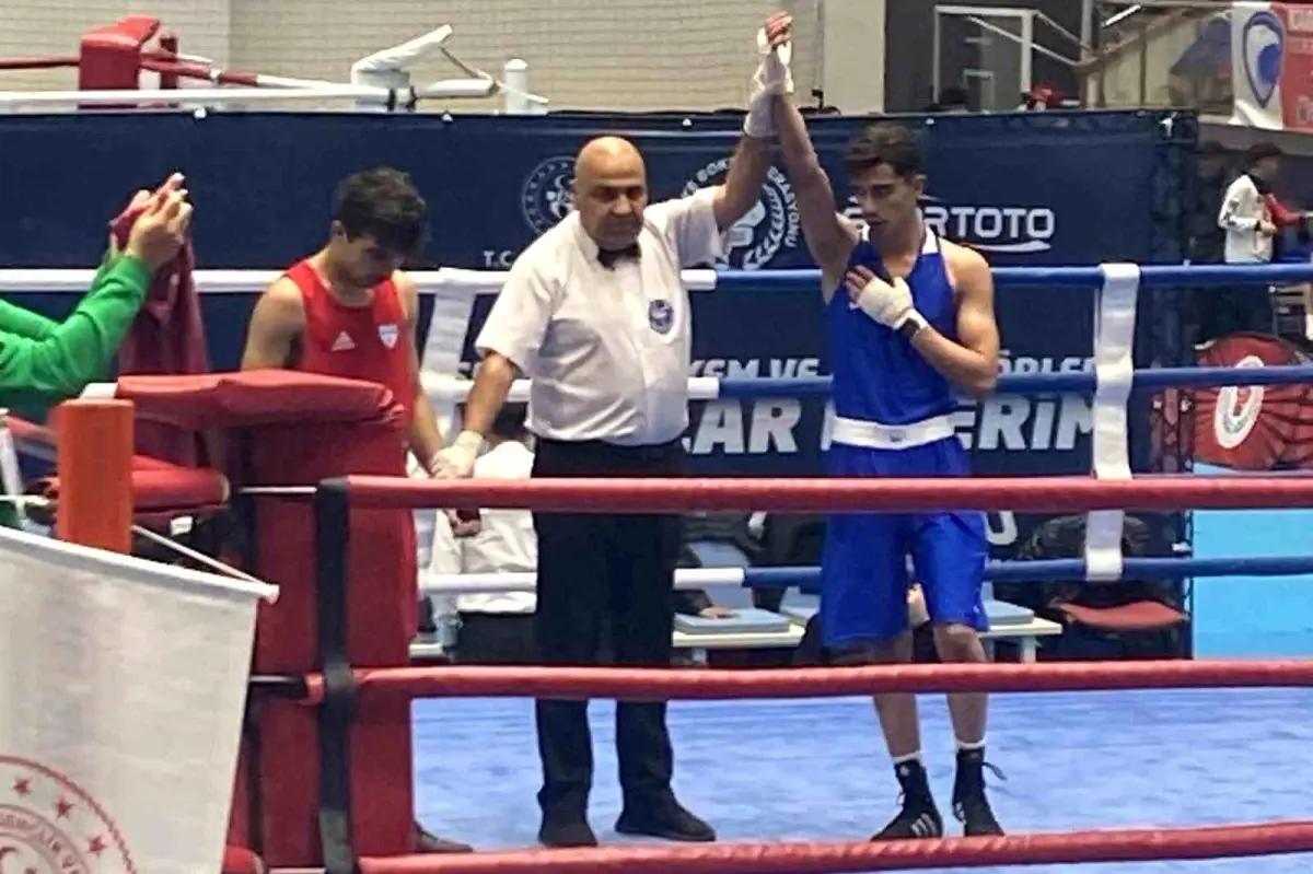Şırnaklı Sporcular Boks Şampiyonasında Çeyrek Finale Yükseldi