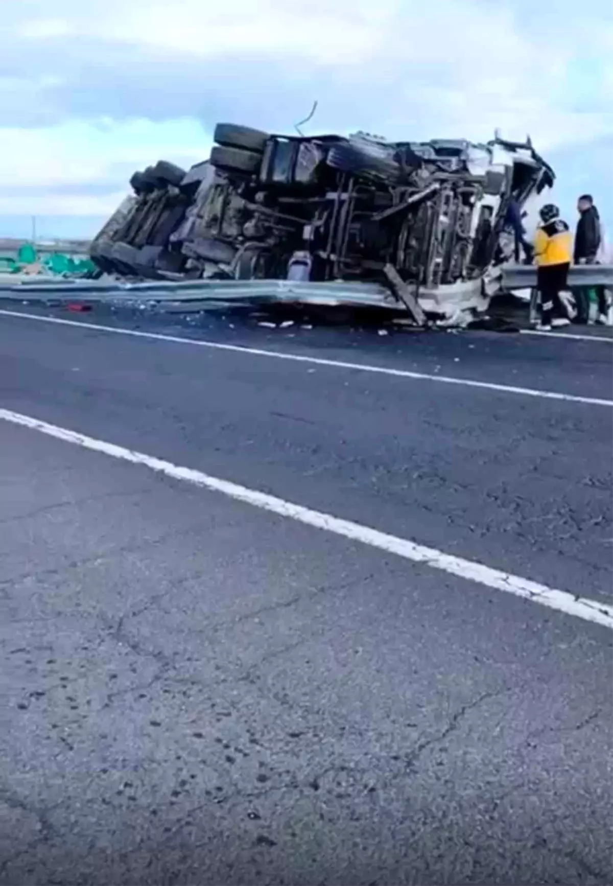 Şanlıurfa'da Tır Kazası: Sürücü Hayatını Kaybetti