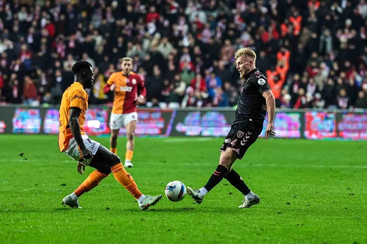 Galatasaray, Samsunspor'u Deplasmanda 2-0 Mağlup Etti