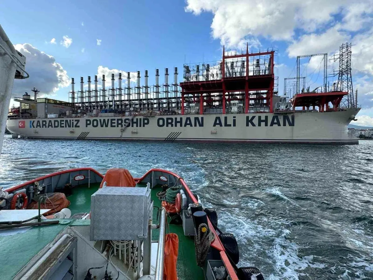 Yalova'da 289 Metrelik Enerji Gemisi Karaya Oturdu