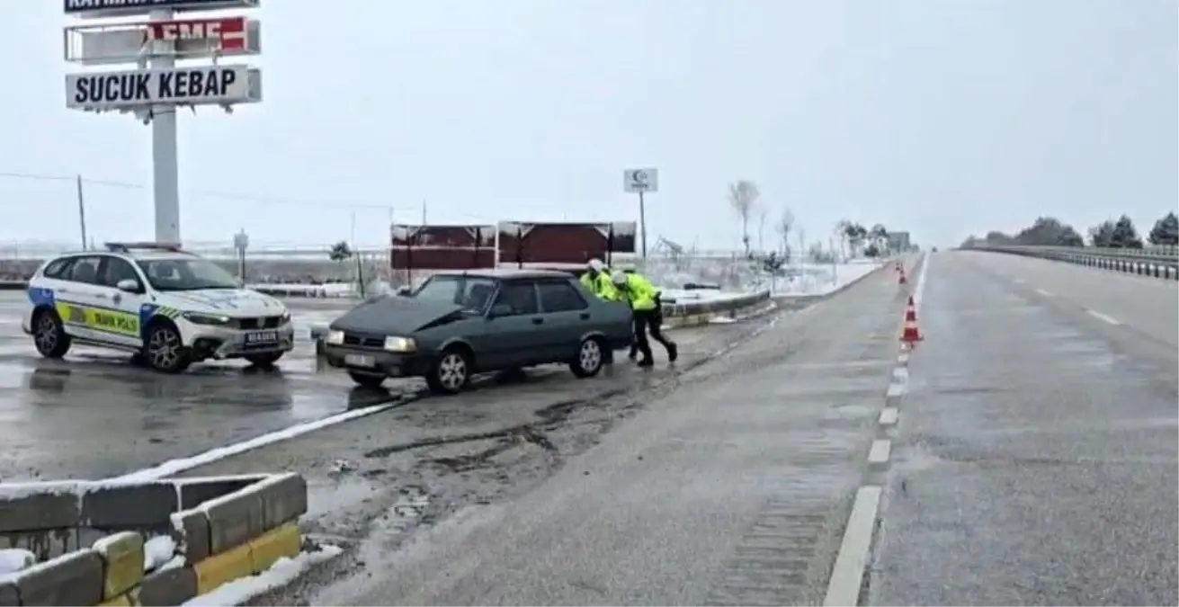 Afyonkarahisar'da Kar Yağışı Trafikte Sorunlara Neden Oldu