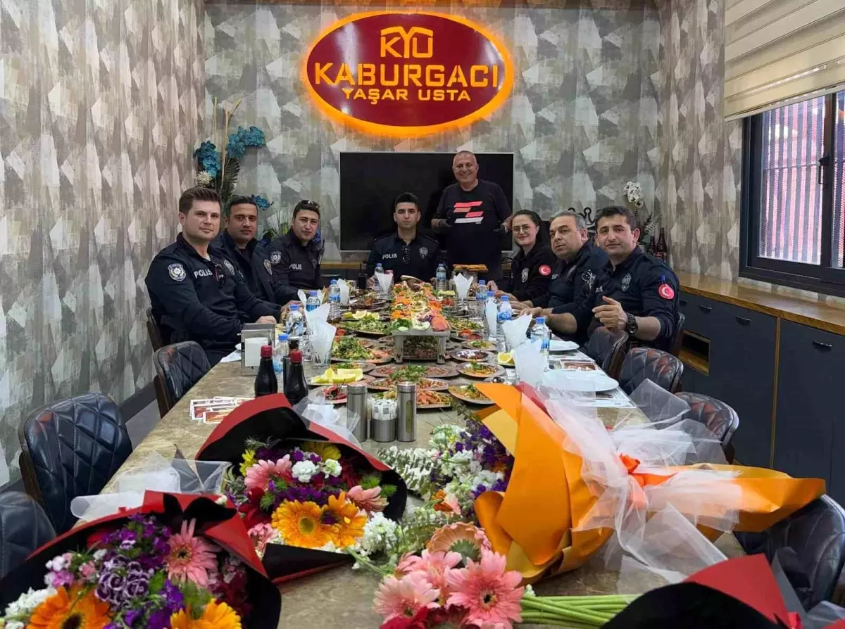 Kebapçıdan Polis Haftası İçin Sürpriz Kutlama