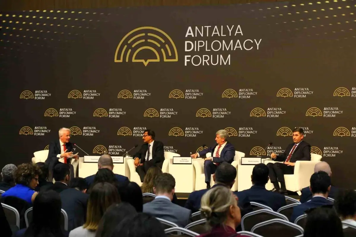 Antalya'da zorunlu göç masaya yatırıldı: 'Çocuklar umudunu yitiriyor, geri dönüş güvenliğe bağlı'