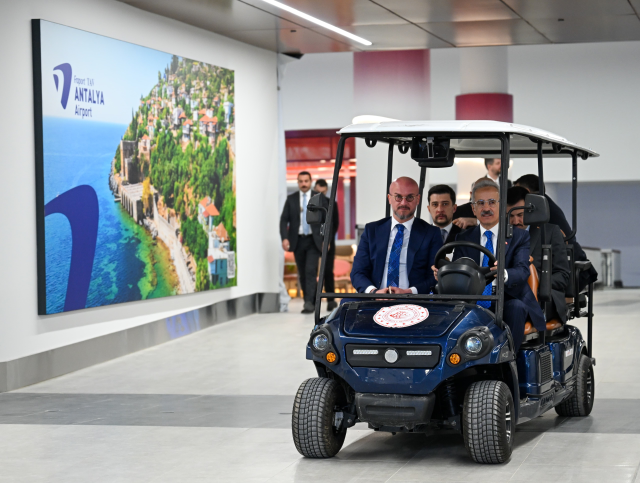 Antalya Havalimanı yeni terminal binaları hizmete açılıyor: Yolcu kapasitesi yüksek 2. havalimanı Antalya Havalimanı yeni terminal binaları hizmete açılıyor: Yolcu kapasitesi yüksek 2. havalimanı