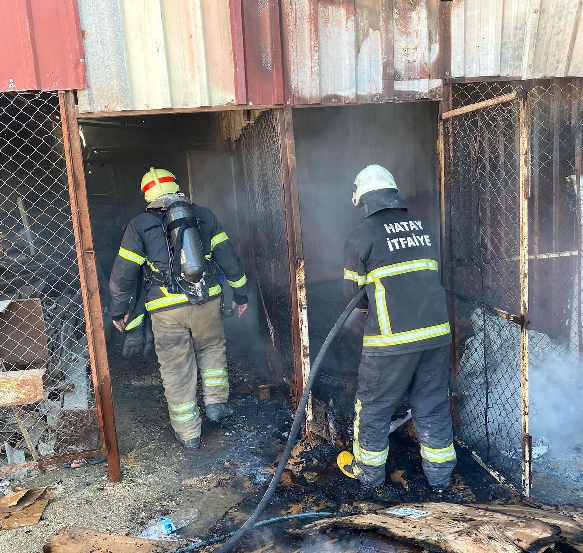 Hatay'da Ayakkabı İmalathanesinde Yangın