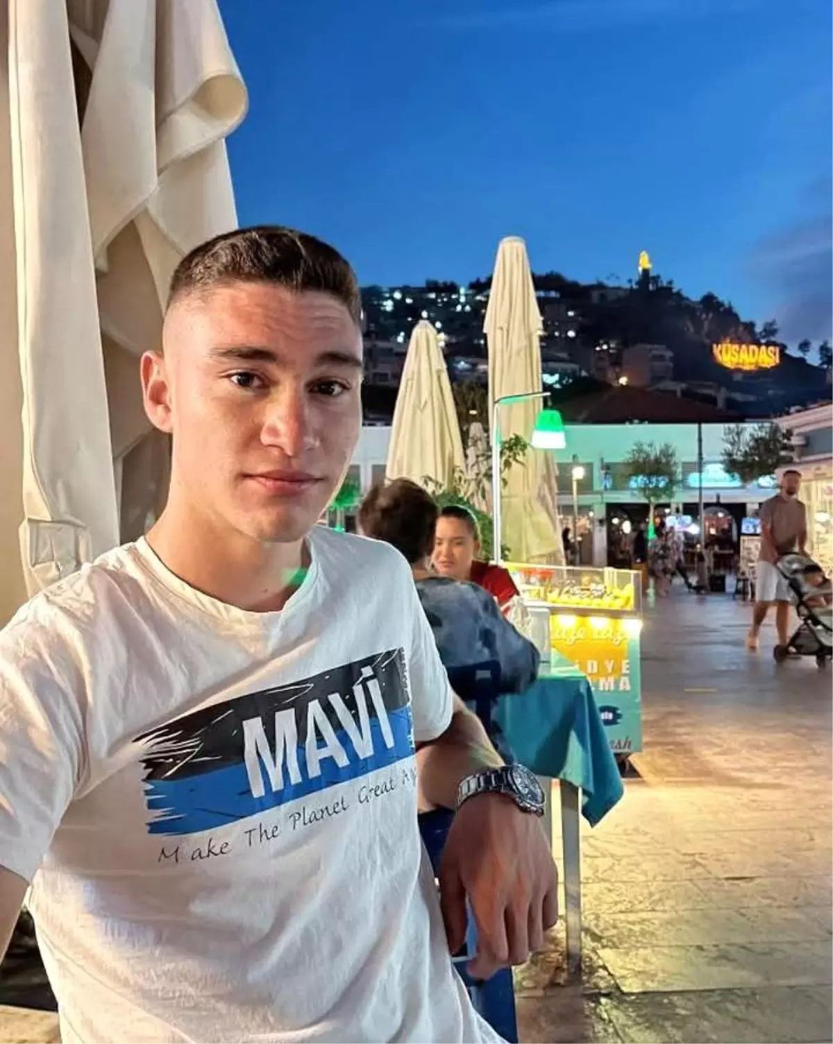 İzmir'de Trafik Kazası: İki Kuzen Hayatını Kaybetti