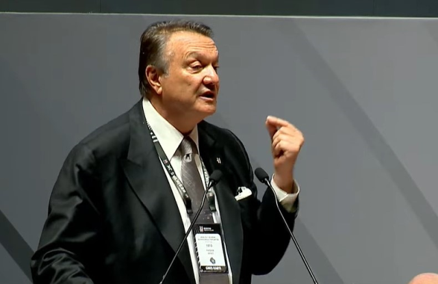 Beşiktaş Divan Kurulu'nda olay! Hasan Arat konuşurken yumruklandı