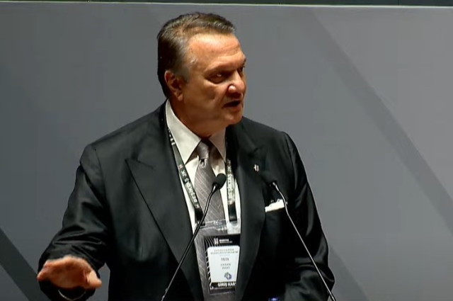 Beşiktaş Divan Kurulu'nda olay! Hasan Arat konuşurken yumruklandı