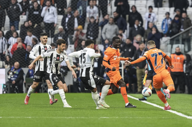 Beşiktaş, RAMS Başakşehir'e sahasında 2-0 yenildi Beşiktaş, RAMS Başakşehir'e sahasında 2-0 yenildi