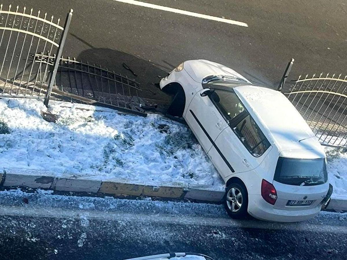 Elazığ'da Kar Yağışı Sonrası Dondurucu Soğuk ve Zincirleme Trafik Kazaları
