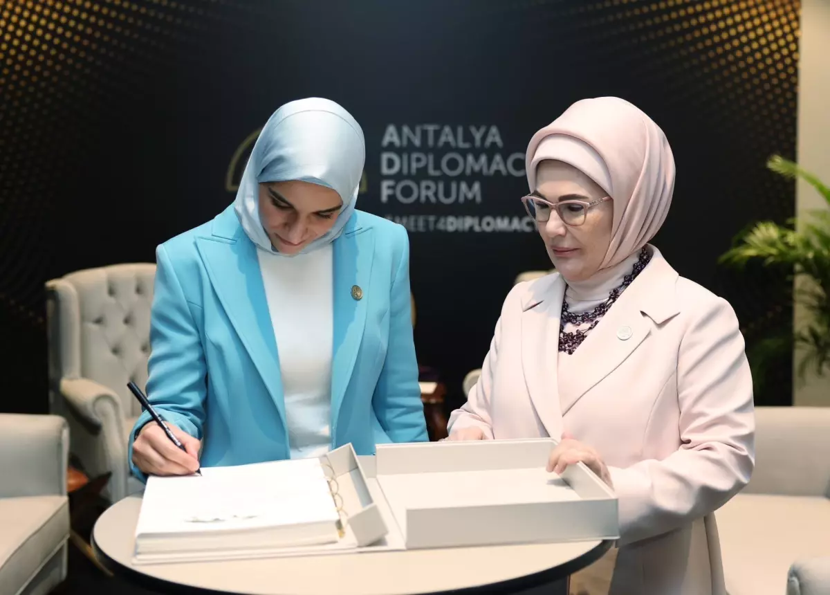 Ahmet Şara'nın eşi de 'Küresel Sıfır Atık İyi Niyet Beyanı'nı imzaladı