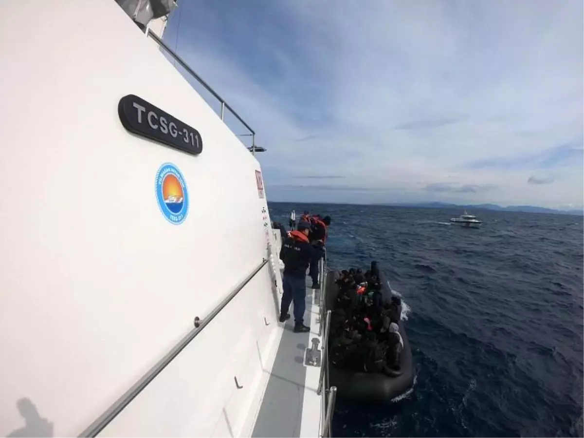 İzmir'de 41 Düzensiz Göçmen Kurtarıldı