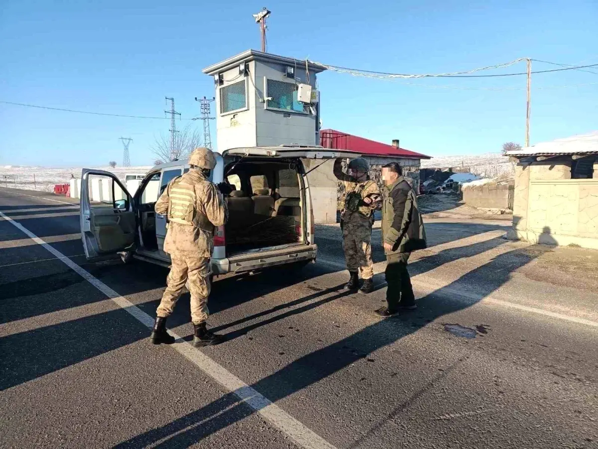 Erzurum'da 20 Düzensiz Göçmen Yakalandı